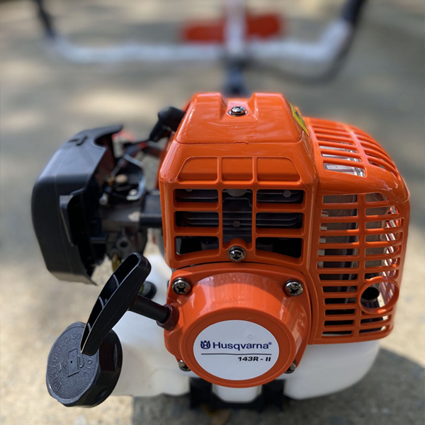 GUADAÑA HUSQVARNA 143 R2 (PARA TRABAJO PESADO) + KIT DE PROTECCION